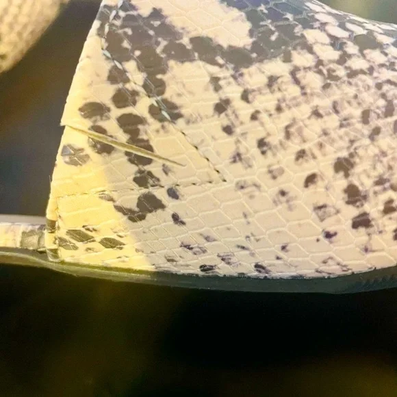 R2 Women’s Snakeskin Print Mules, Size 7 - Picture 9 of 11